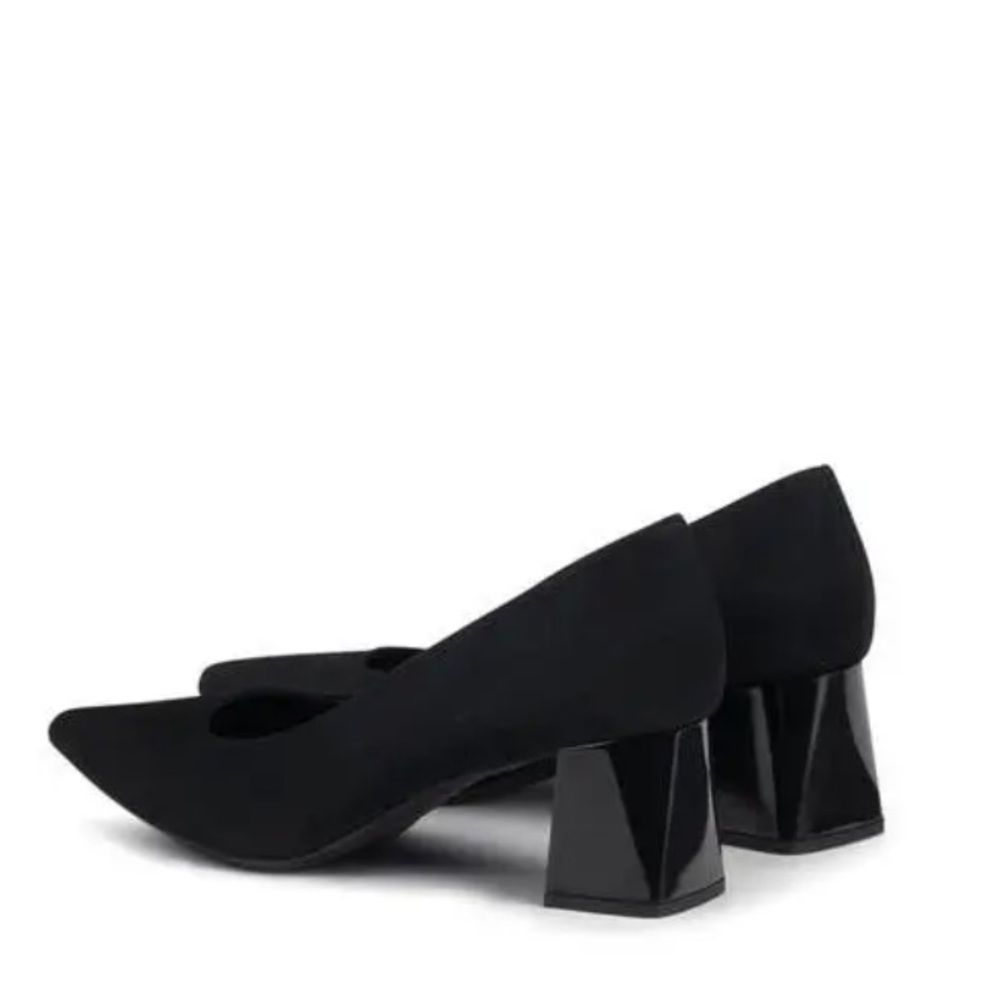 AGL women
Tracy Block Heel Pump black suede
$395 size 37.5 New - Picture 3 of 16